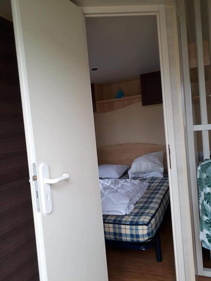 Stacaravan 4Pers In Bredene Met Eigen Tuintje 2449 Экстерьер фото